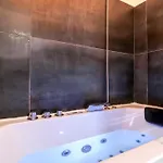 Apartment Le Vintage, Appart,hotel Particulier, Centre Maisoncarreeconciergerie *