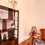 Apartment Le Vintage, Appart,hotel Particulier, Centre Maisoncarreeconciergerie *