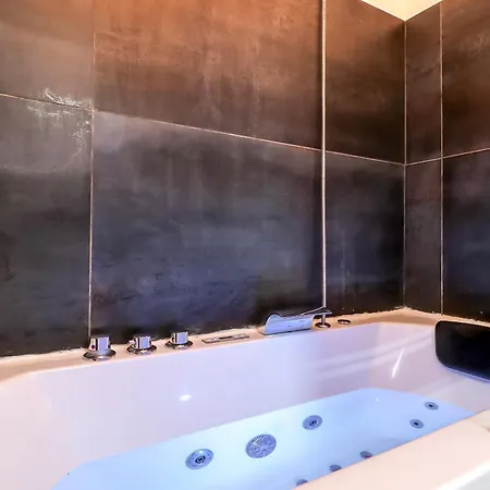 Apartment Le Vintage, Appart,hotel Particulier, Centre Maisoncarreeconciergerie *