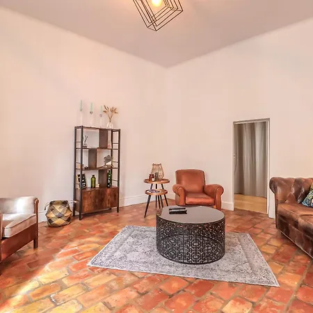 Daire Le Vintage, Appart,hotel Particulier, Centre Maisoncarreeconciergerie